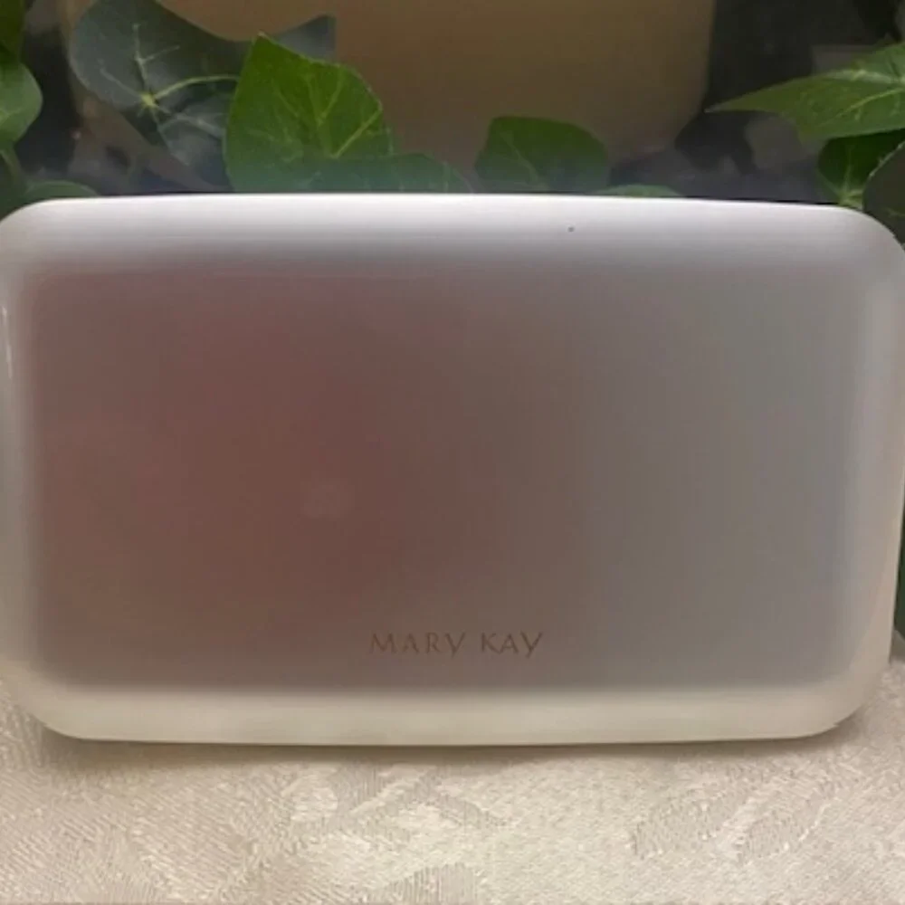 Mary Kay Timewise Silver Refillable Compact
